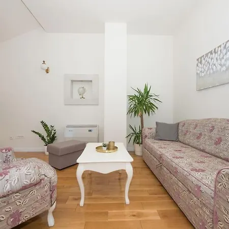 Tomo - Exklusiv * Makarska