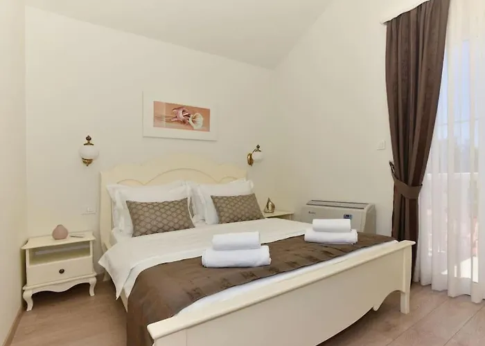 Tomo - Exklusiv * Makarska