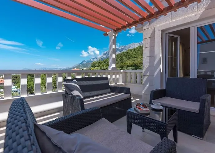 Tomo - Exklusiv Makarska